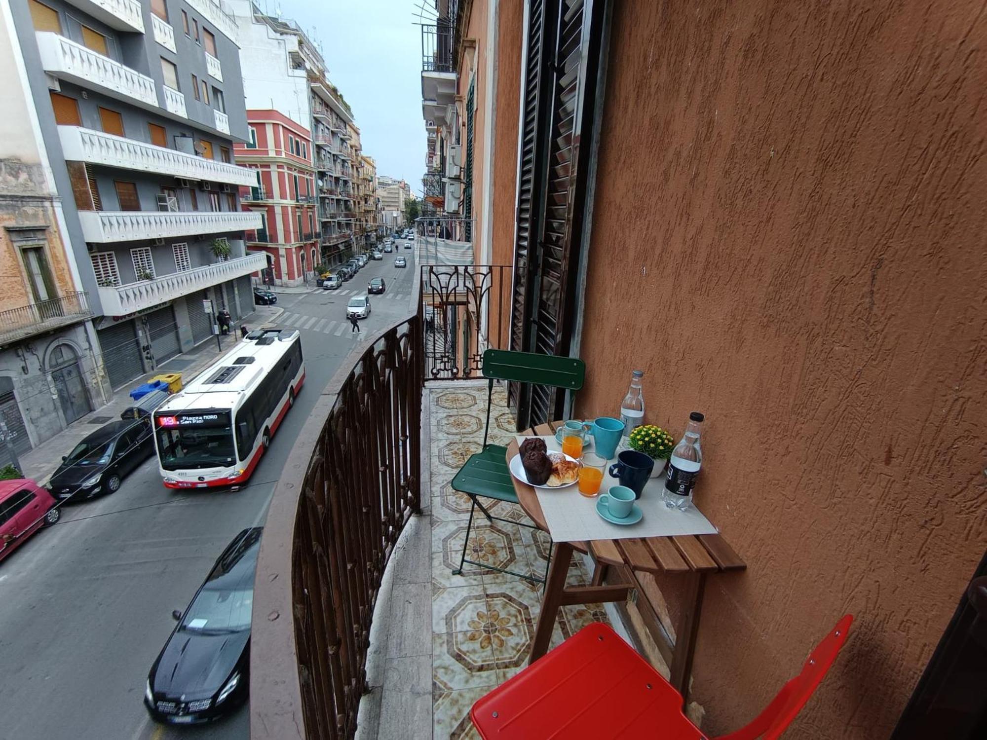 Dimora Crispi 70 Apartment Бари Екстериор снимка